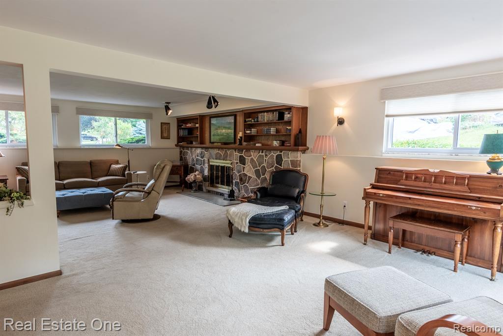 915 Brantford Road Rochester, MI 48306 - Photo 20 of 32