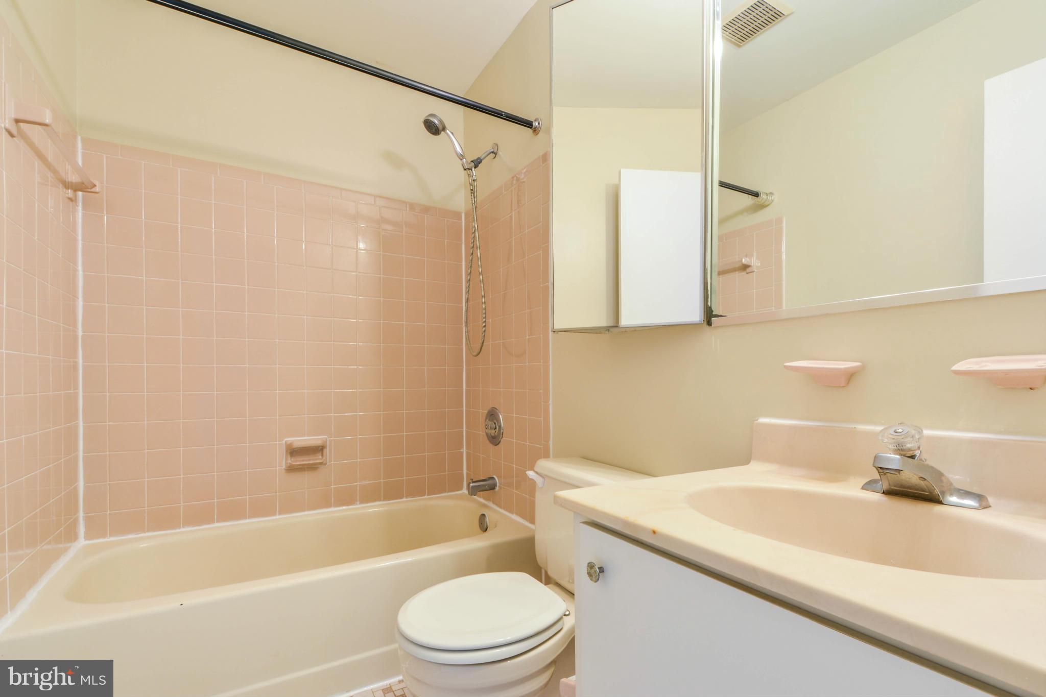 9260 Bellbeck Road Baltimore, MD 21234 - Photo 14 of 30 Bath (Master)