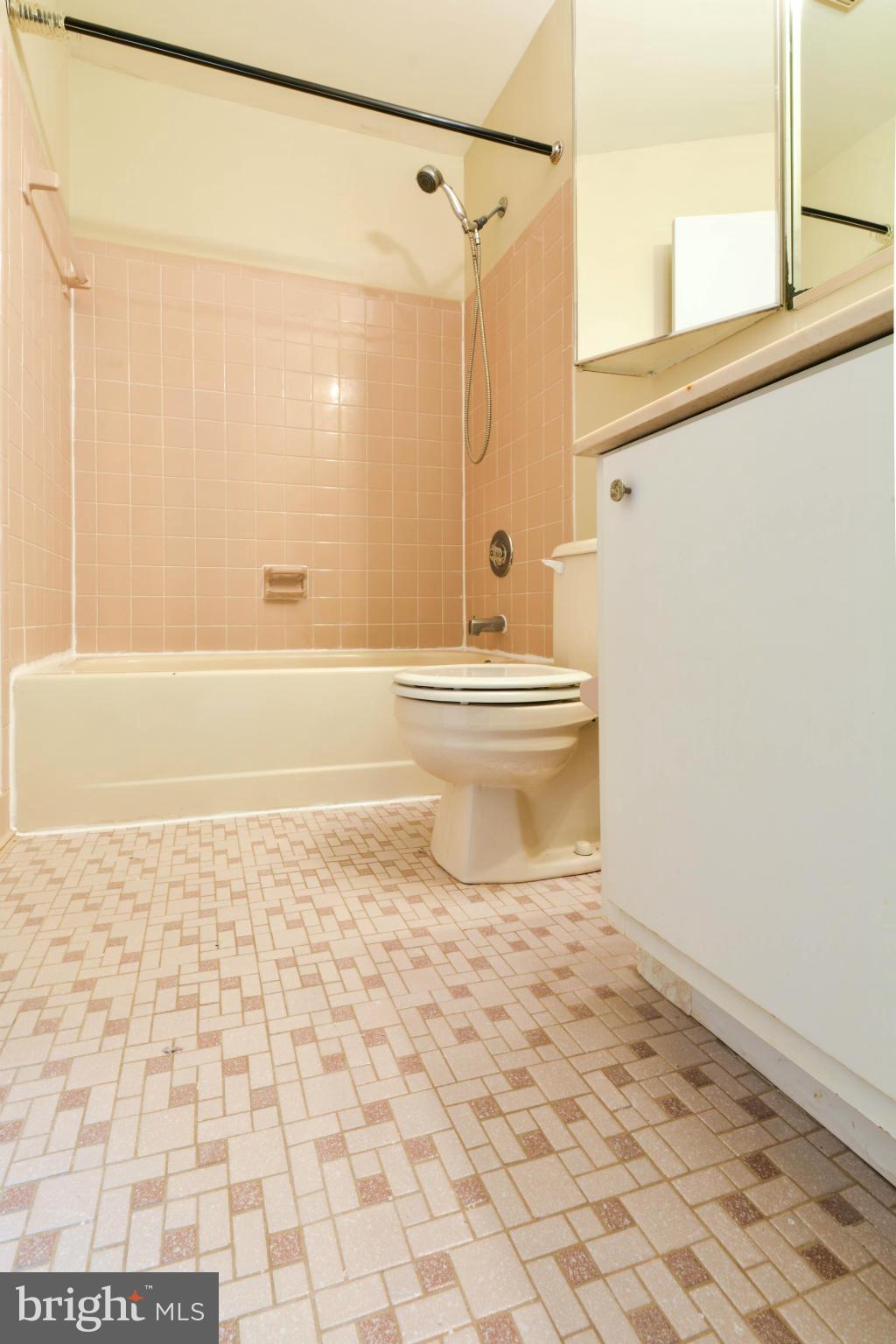 9260 Bellbeck Road Baltimore, MD 21234 - Photo 15 of 30 Bath (Master)