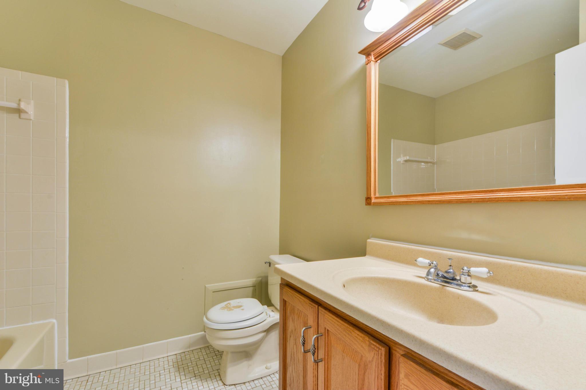 9260 Bellbeck Road Baltimore, MD 21234 - Photo 20 of 30 Upper Level Bath