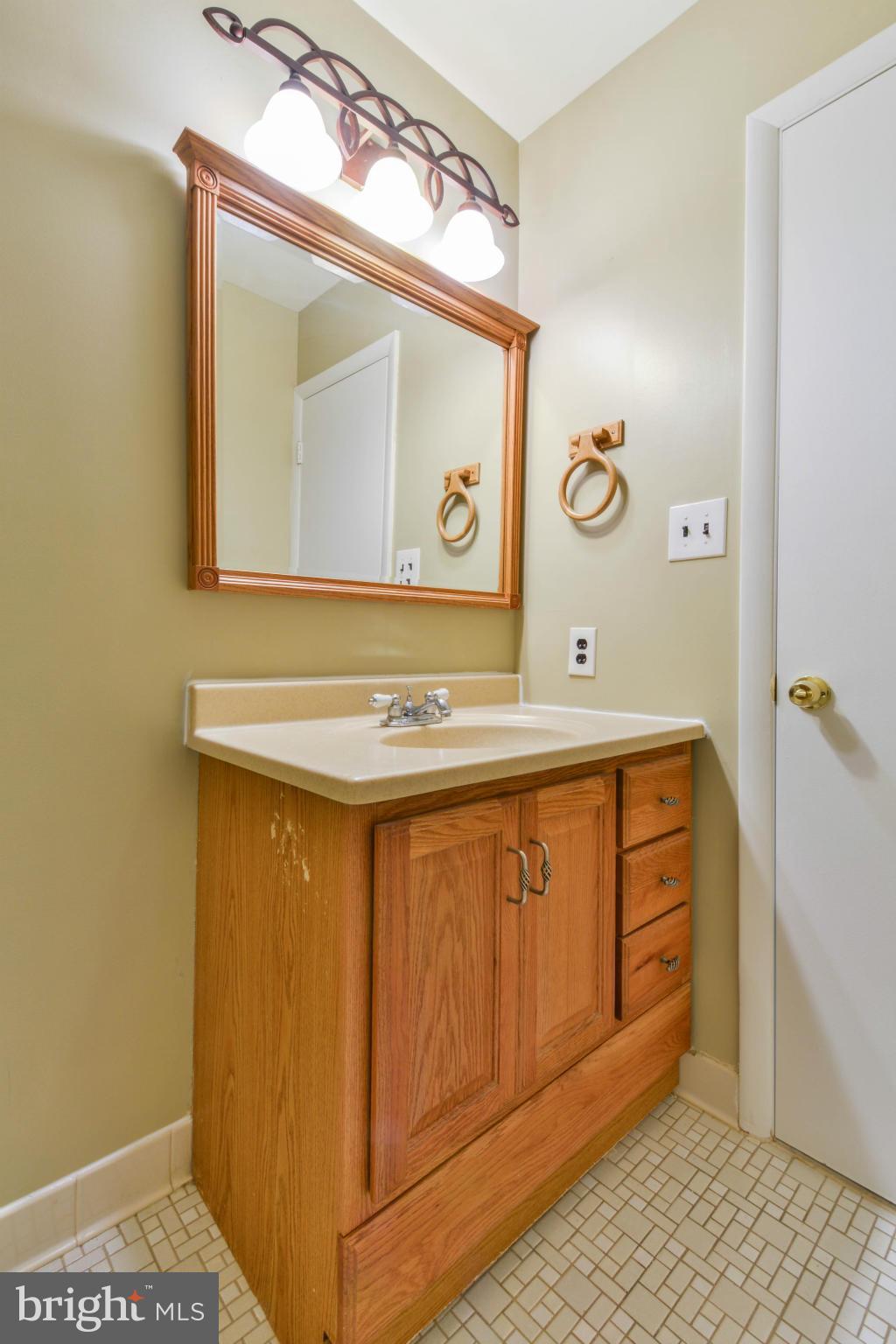 9260 Bellbeck Road Baltimore, MD 21234 - Photo 22 of 30 Upper Level Bath