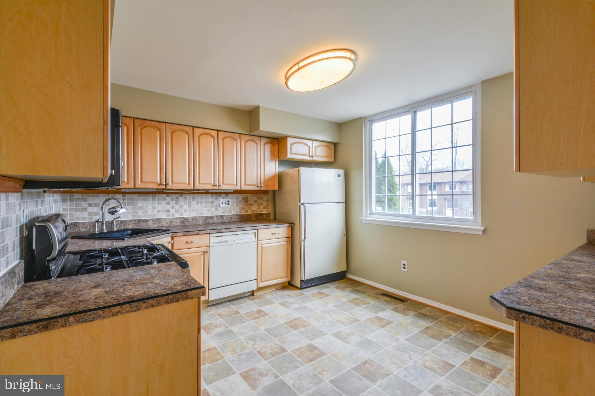 9260 Bellbeck Road Baltimore, MD 21234 - Photo 4 of 30 Kitchen