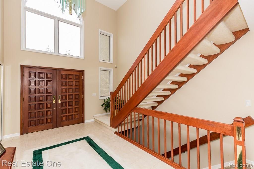 2129 Clinton View Circle Rochester Hills, MI 48309 - Photo 5 of 37