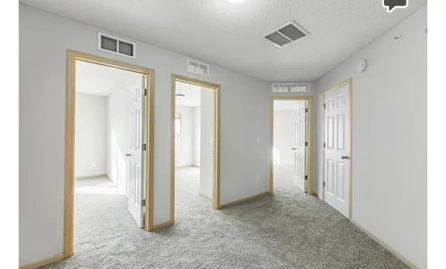 $2,500 | 3033 Chamberlain Street, Unit 7, Maplewood, MN 55109