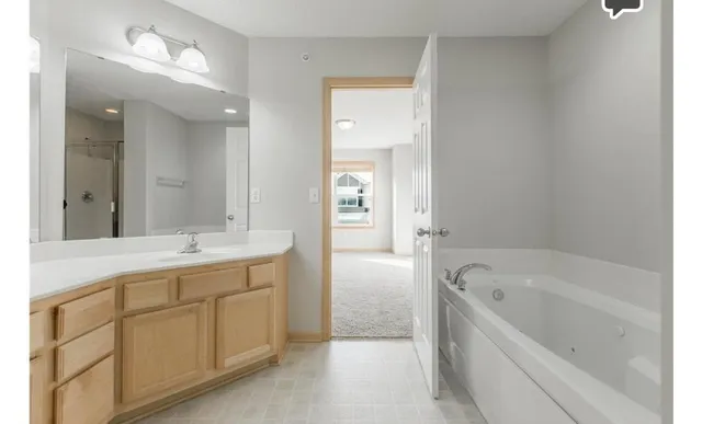 $2,500 | 3033 Chamberlain Street, Unit 7, Maplewood, MN 55109