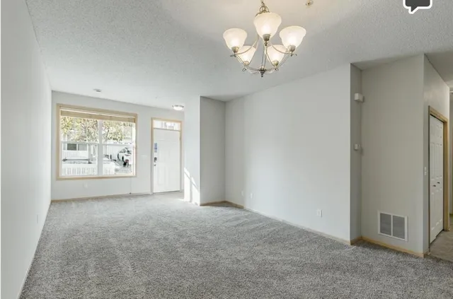 $2,500 | 3033 Chamberlain Street, Unit 7, Maplewood, MN 55109