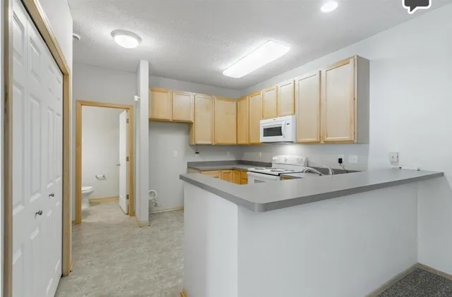 $2,500 | 3033 Chamberlain Street, Unit 7, Maplewood, MN 55109