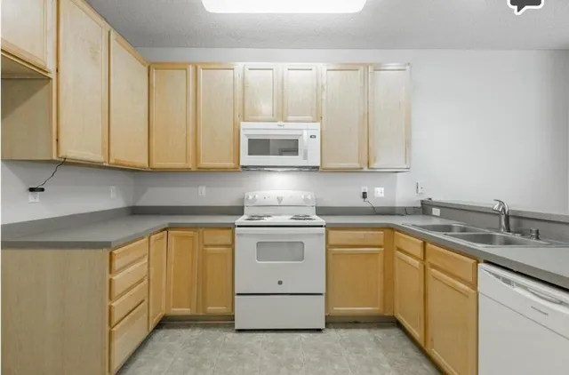 $2,500 | 3033 Chamberlain Street, Unit 7, Maplewood, MN 55109