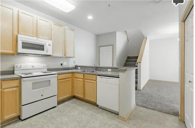 $2,500 | 3033 Chamberlain Street, Unit 7, Maplewood, MN 55109