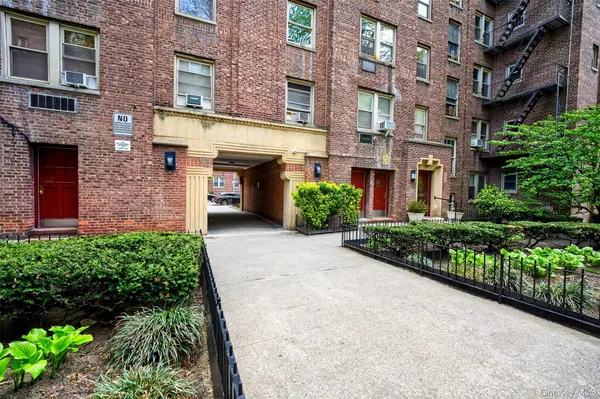 $599,000 | 48-25 43rd Street, Unit 2J | Sunnyside
