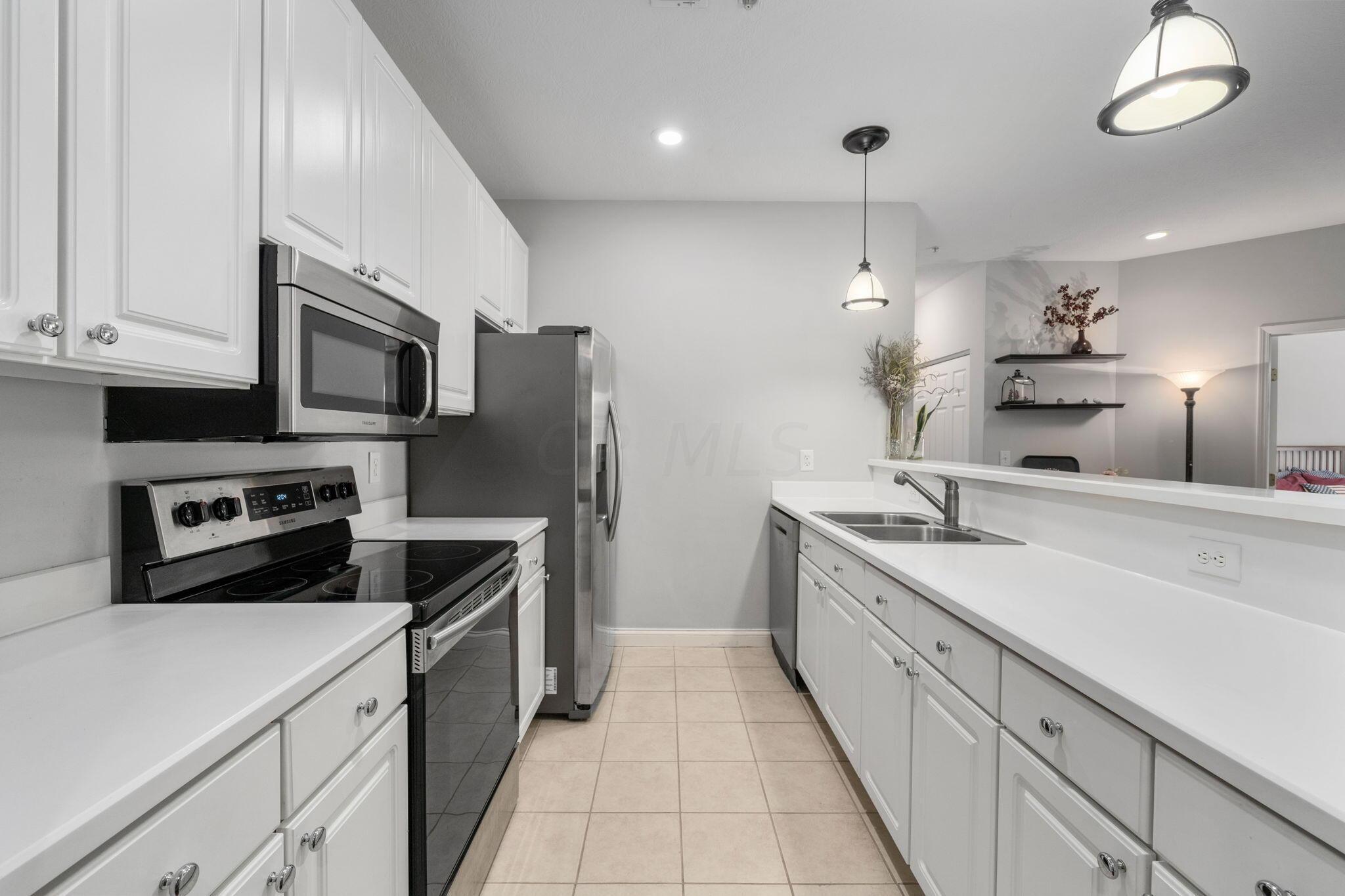 2245 Riverside Drive, Unit 203 Columbus, OH 43221 - Photo 4 of 35 Kitchen