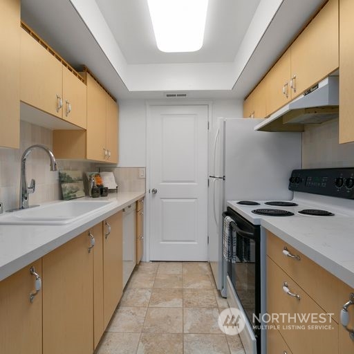 9517 Northeast 180th Street, Unit B205 Bothell, WA 98011 - Photo 7 of 17 Gallery Image 7