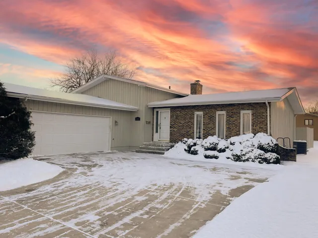 $359,900 | 1118 Fran-lin Parkway, Munster, IN 46321