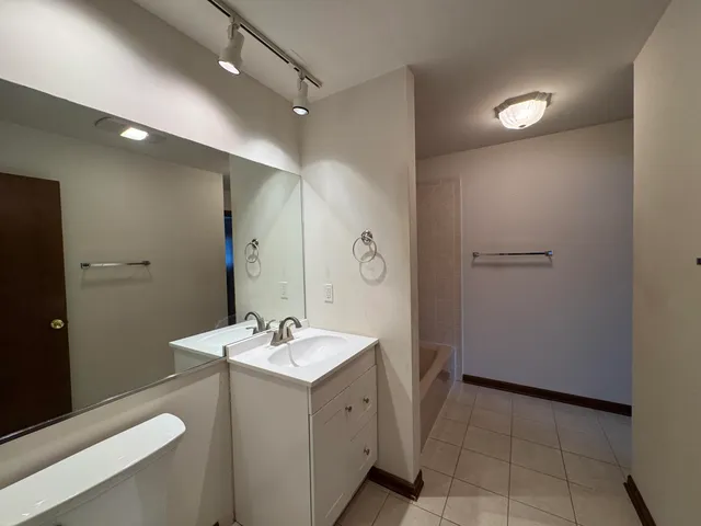 $358,900 | 1118 Fran-lin Parkway, Munster, IN 46321