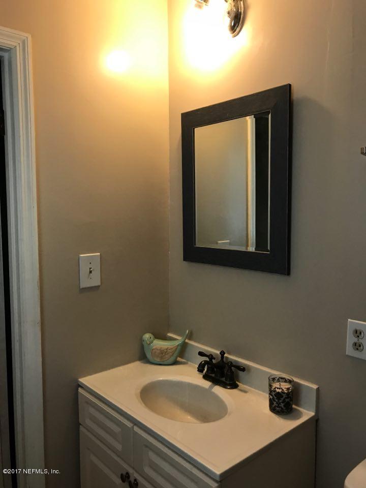 86054 Spring Meadow Avenue Yulee, FL 32097 - Photo 15 of 28 Guest bath