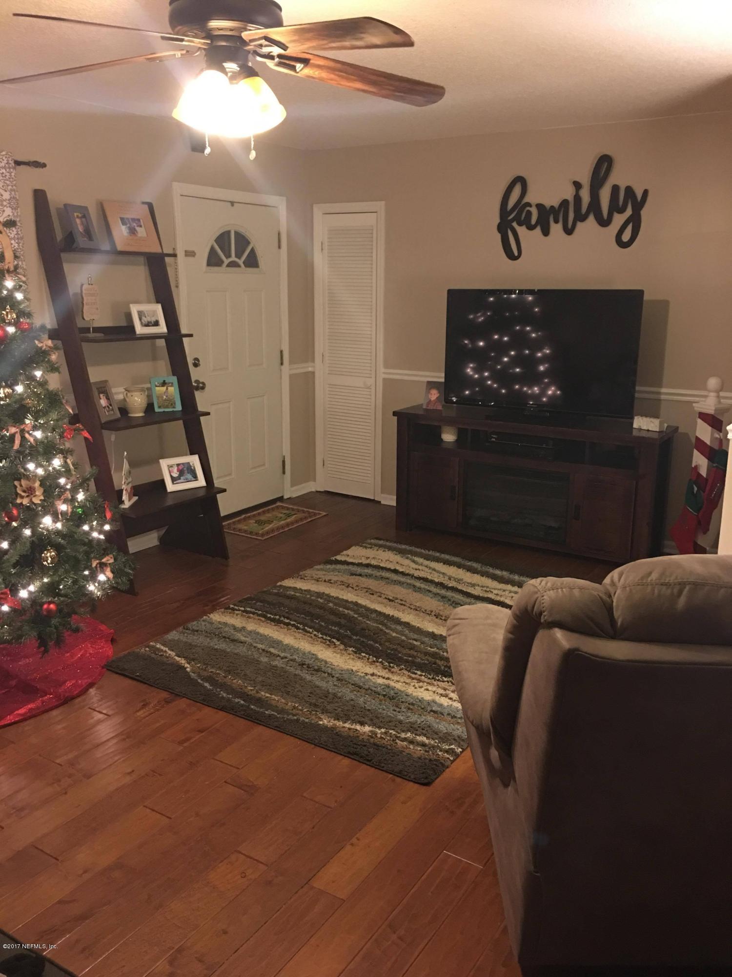 86054 Spring Meadow Avenue Yulee, FL 32097 - Photo 8 of 28 Living room