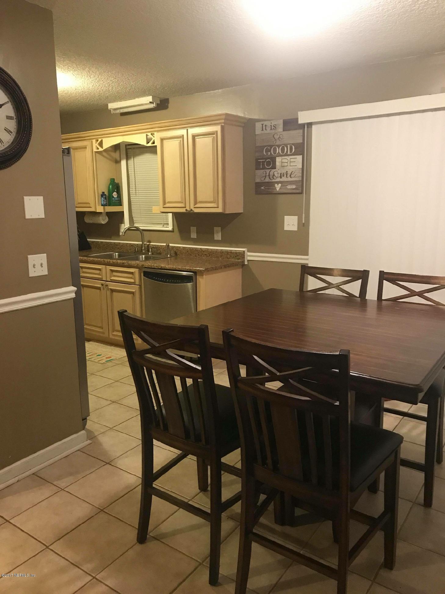 86054 Spring Meadow Avenue Yulee, FL 32097 - Photo 9 of 28 SM Dining Kitchen