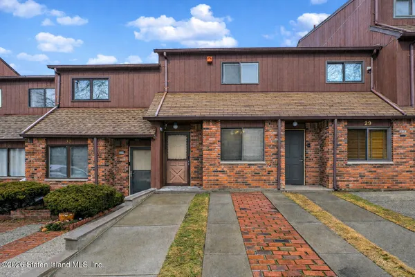 $539,999 | 31 Stonegate Drive | Grasmere