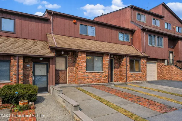 $539,999 | 31 Stonegate Drive | Grasmere
