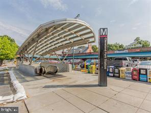 2737 Devonshire Place Northwest, Unit 129 Washington, DC 20008 - Photo 28 of 30 a view of a building with sitting space