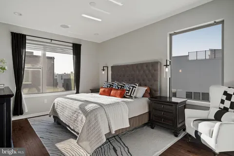 $1,249,000 | 3200 Parkview Walk, Philadelphia, PA 19125