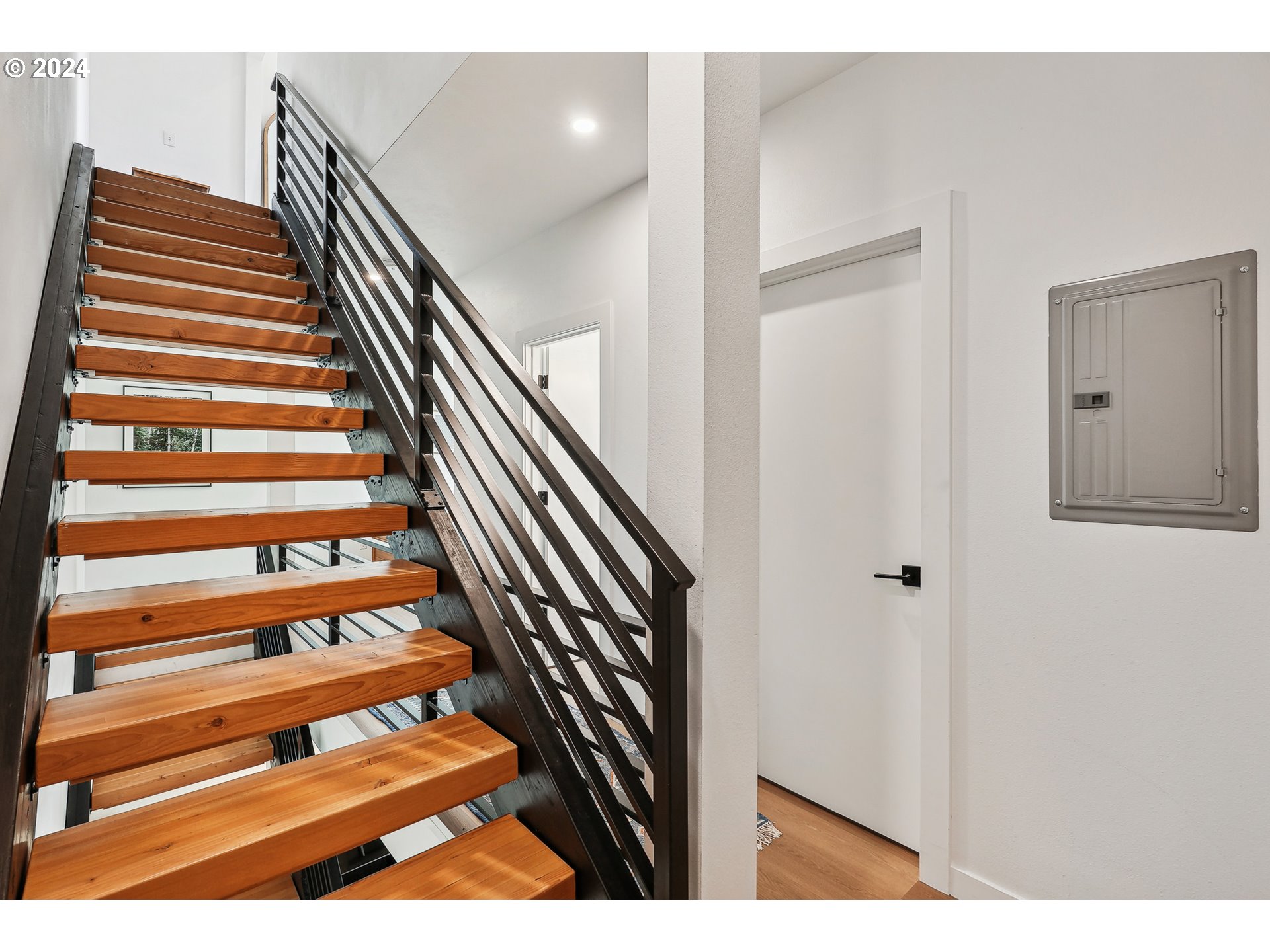 2516 Northeast Flanders Street, Unit 2 Portland, OR 97232 - Photo 17 of 31 Hallway
