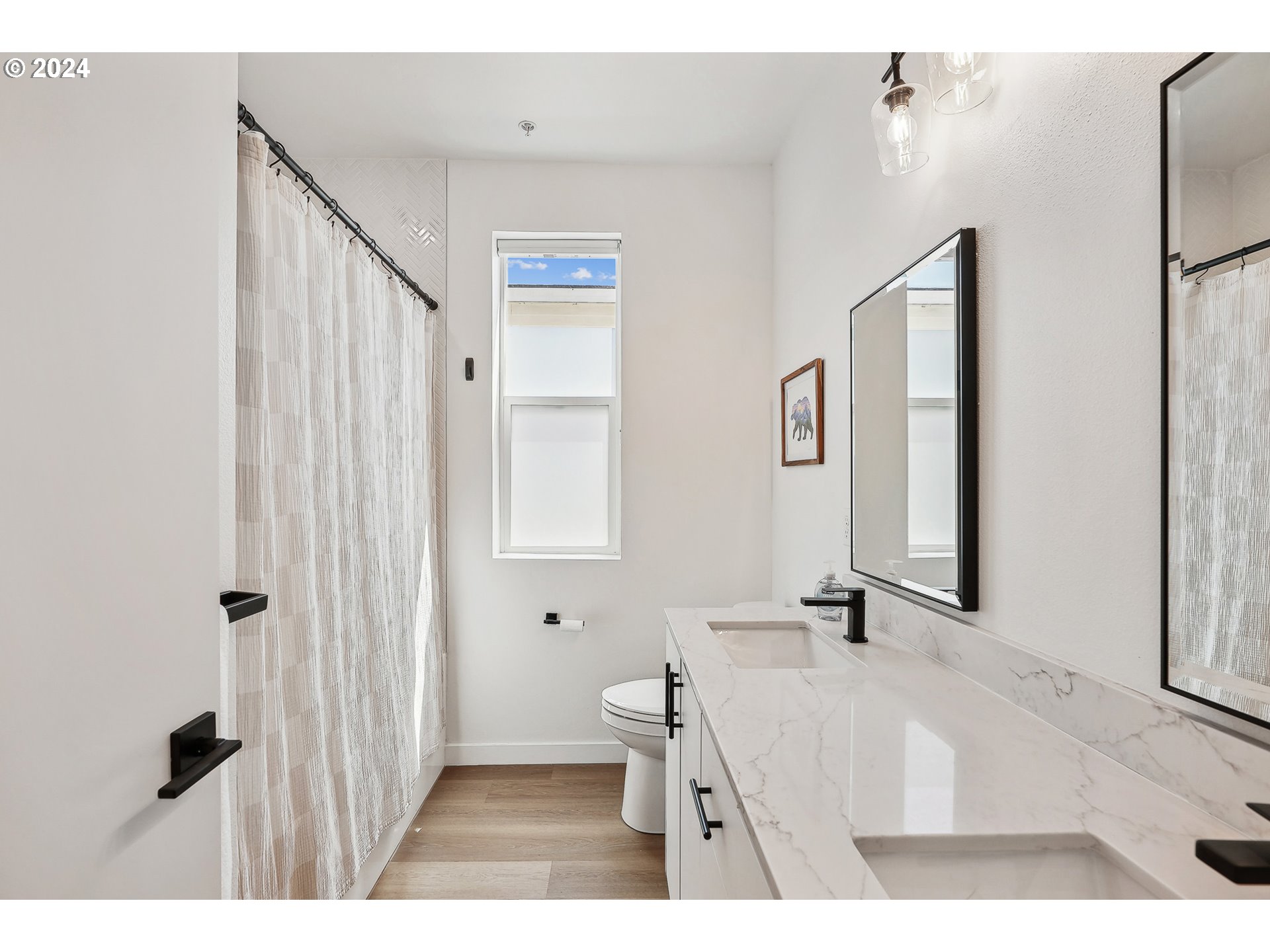 2516 Northeast Flanders Street, Unit 2 Portland, OR 97232 - Photo 21 of 31 Bathroom