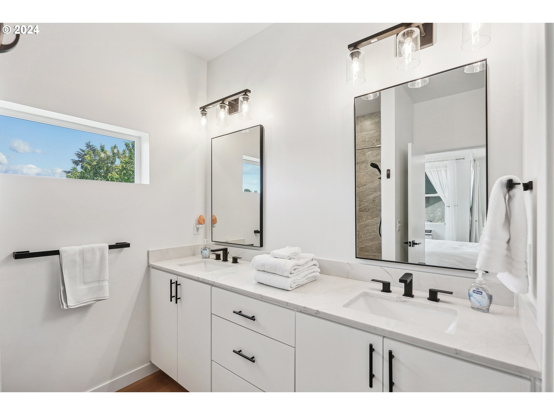 2516 Northeast Flanders Street, Unit 2 Portland, OR 97232 - Photo 27 of 31 Bathroom, Attached