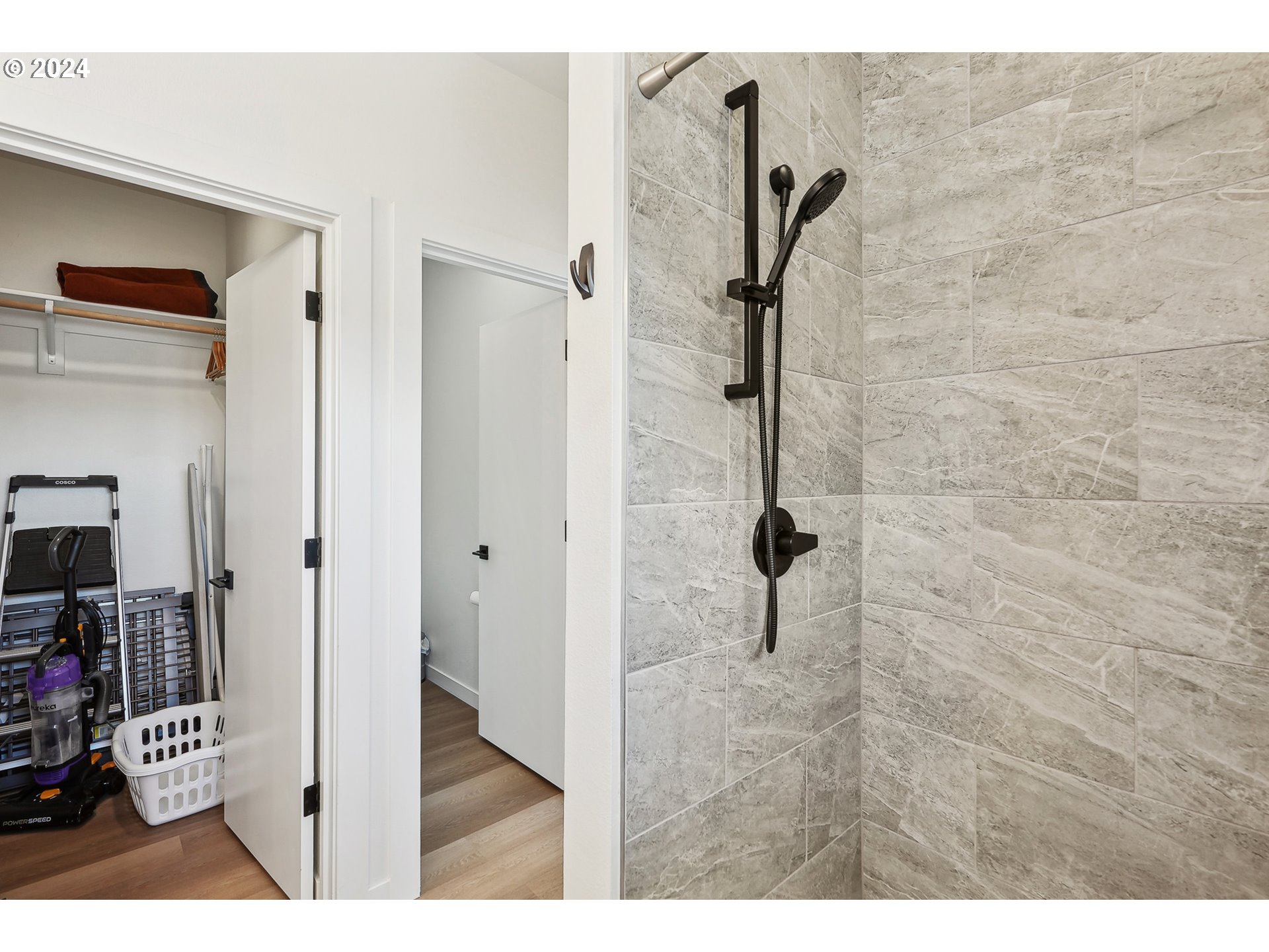 2516 Northeast Flanders Street, Unit 2 Portland, OR 97232 - Photo 28 of 31 Bathroom, Attached