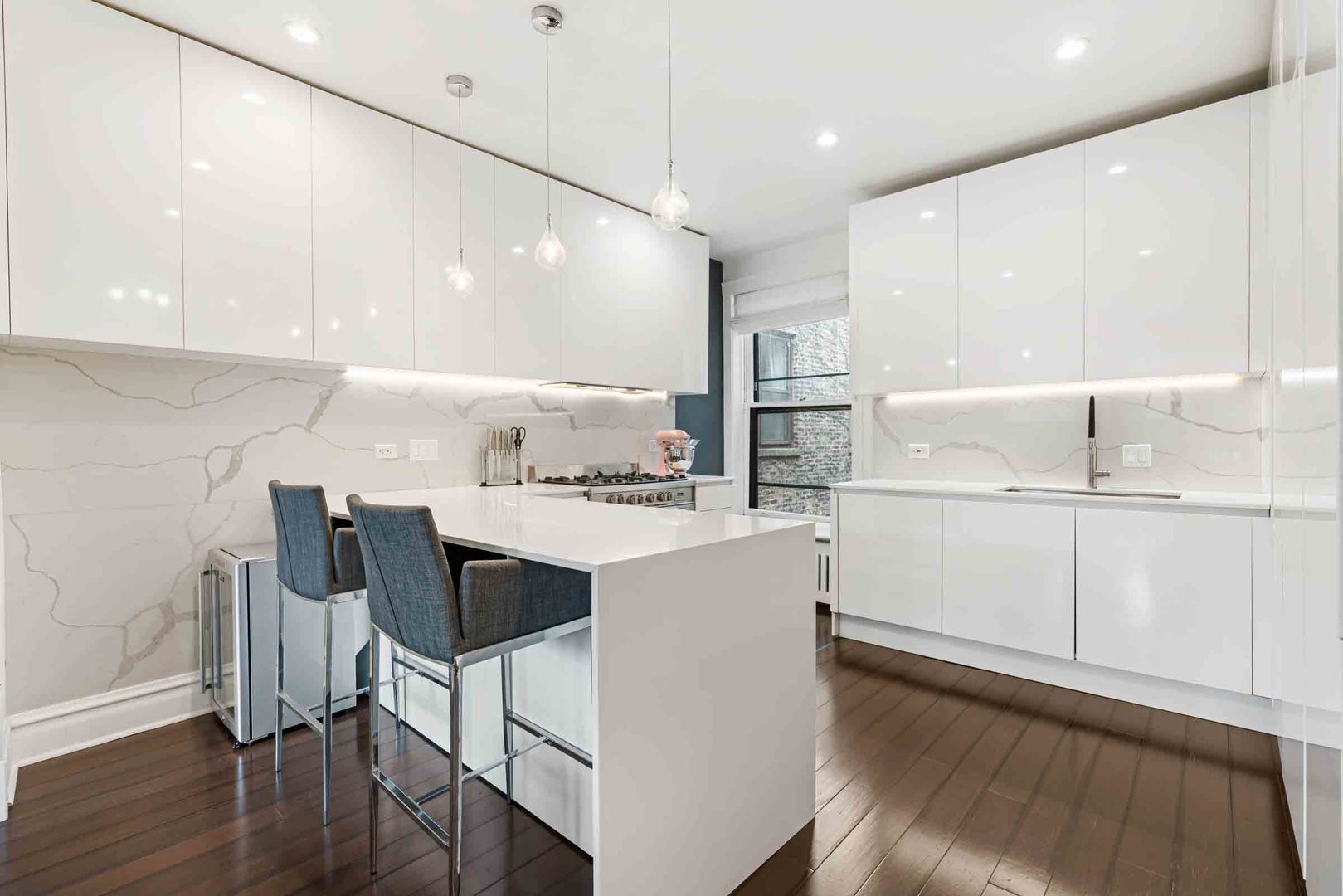 556 West Roscoe Street, Unit 3 Chicago, IL 60657 - Photo 9 of 27