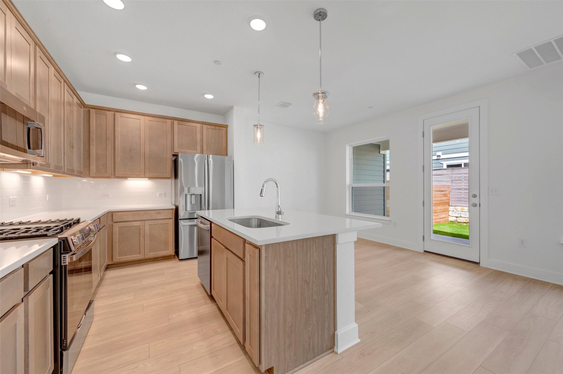 1012 B Brickell Loop Austin, TX 78744 - Photo 4 of 23 Kitchen