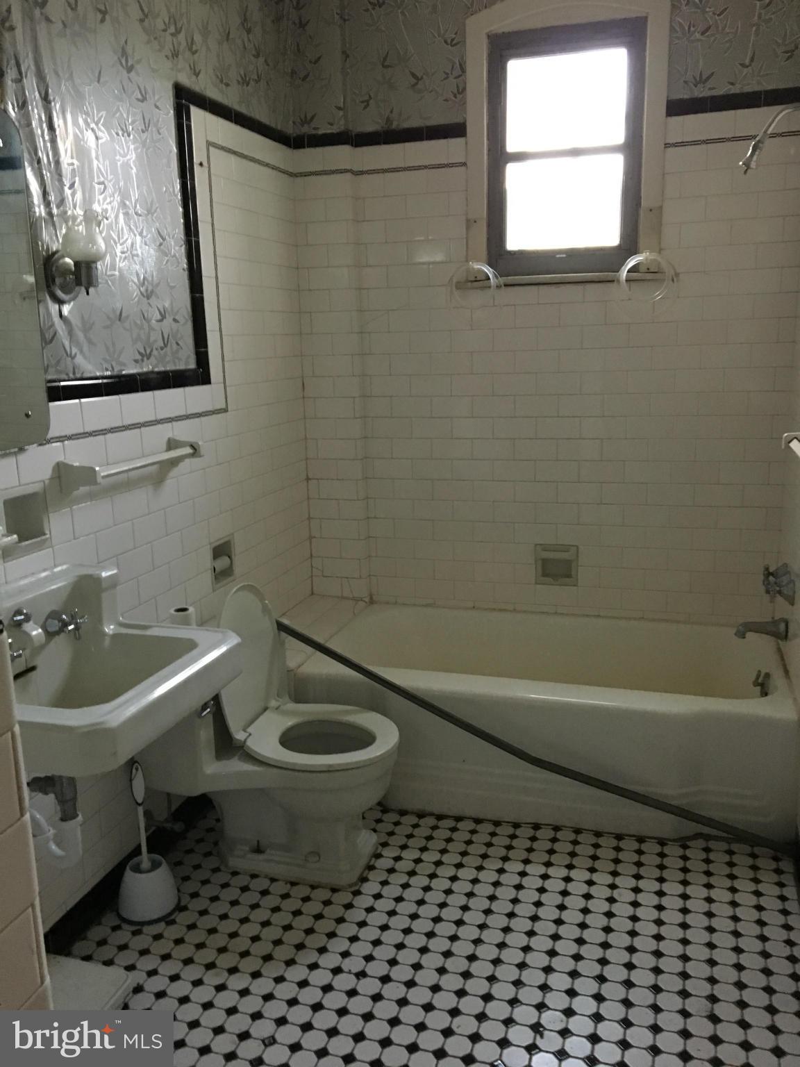 3700 Dorchester Road Baltimore, MD 21215 - Photo 13 of 27 Bath