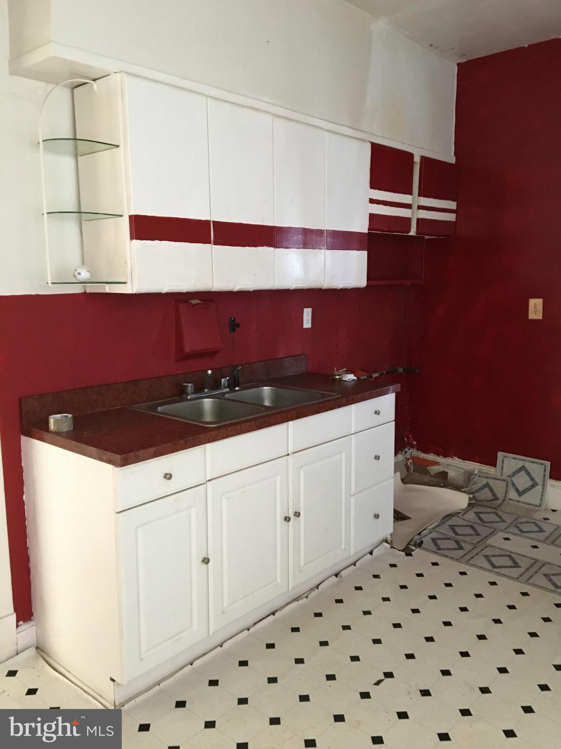 3700 Dorchester Road Baltimore, MD 21215 - Photo 17 of 27 Kitchen