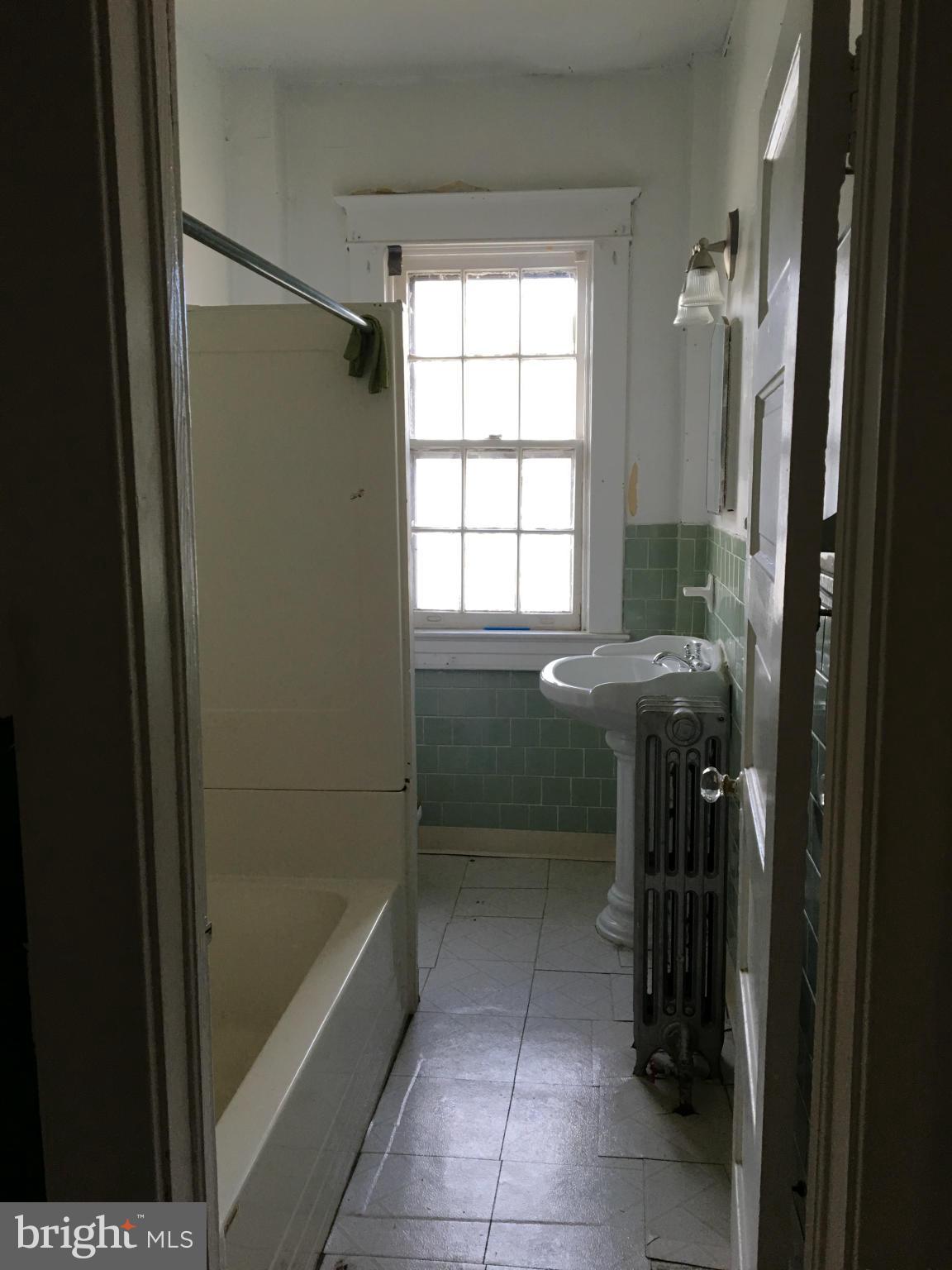3700 Dorchester Road Baltimore, MD 21215 - Photo 19 of 27 Bath