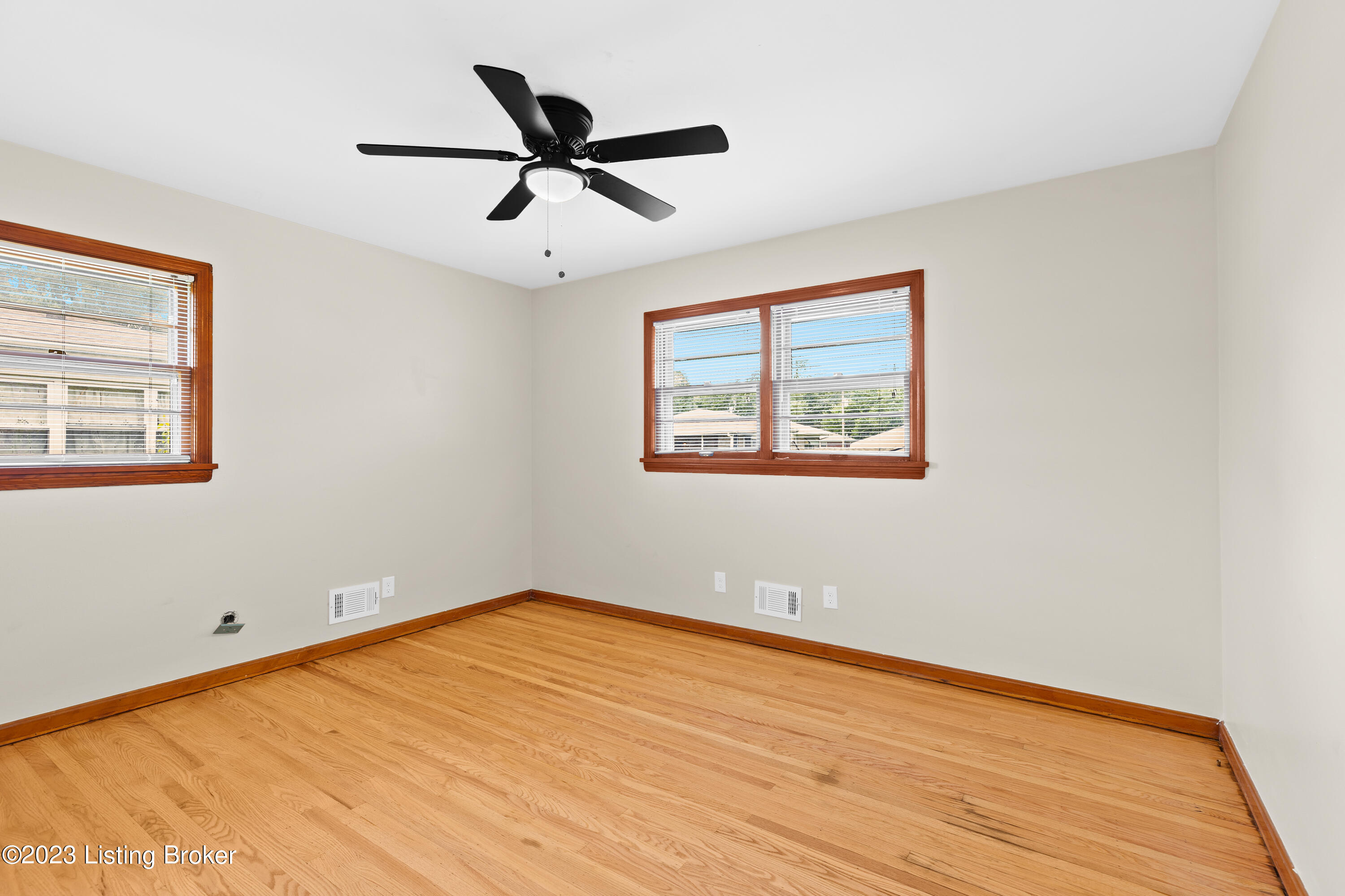 10814 Marcitis Road Louisville, KY 40272 - Photo 9 of 21 10814 Marcitis Rd-16