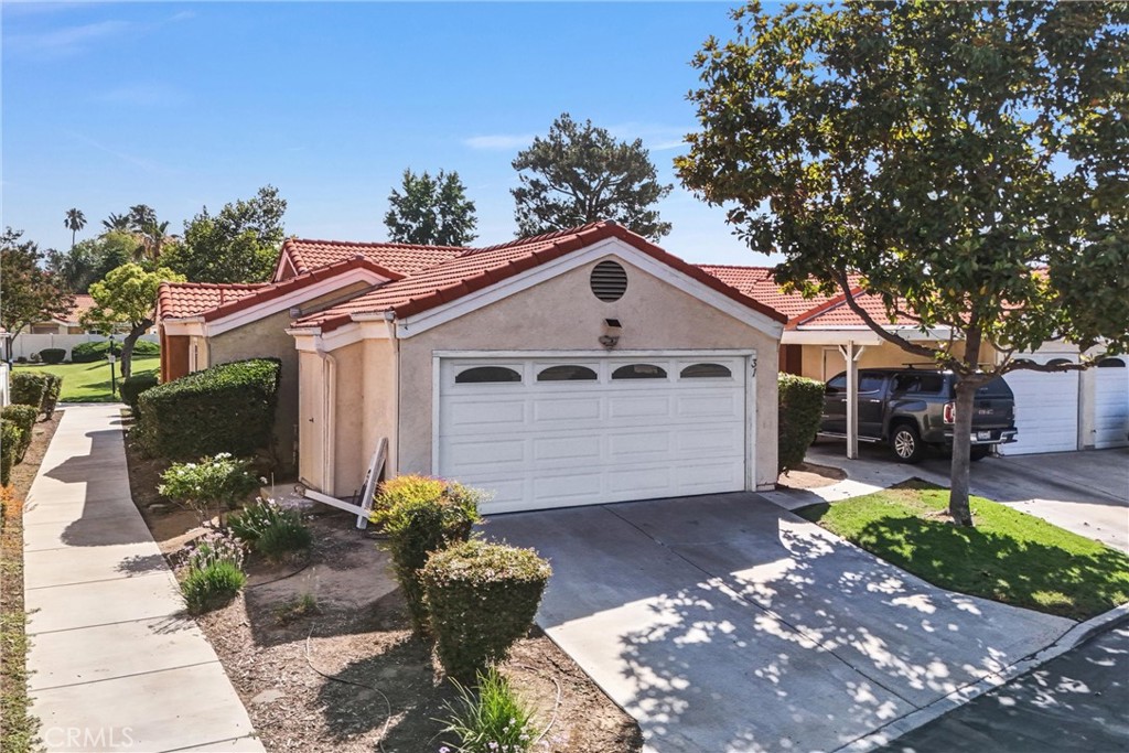 3738 Harrison Street, Unit 31 Riverside, CA 92503 - Photo 3 of 35 a front view of a house with garden