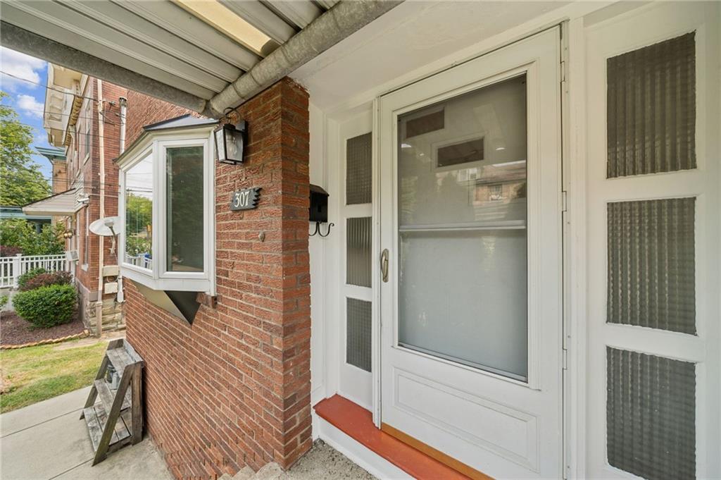 307 Roup Avenue Pittsburgh, PA 15232 - Photo 4 of 27
