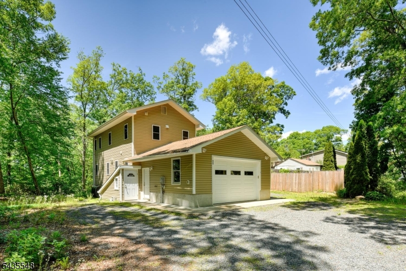 11 Mt Crest Road Oak Ridge, NJ 07438 - Photo 3 of 36