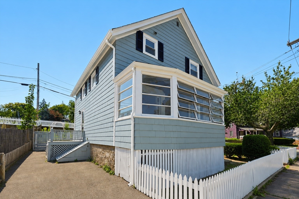 210 Pleasant Street Marblehead, MA 01945 - Photo 4 of 37