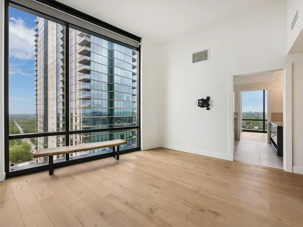 $7,950 | 70 Rainey Street, Unit 2201, Austin, TX 78701