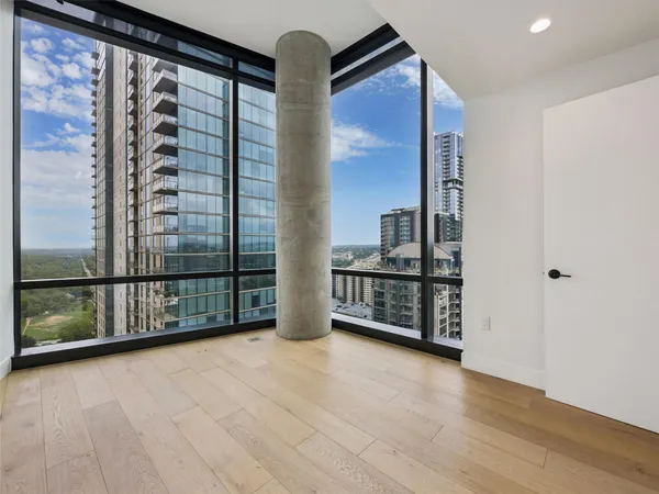 $7,950 | 70 Rainey Street, Unit 2201, Austin, TX 78701