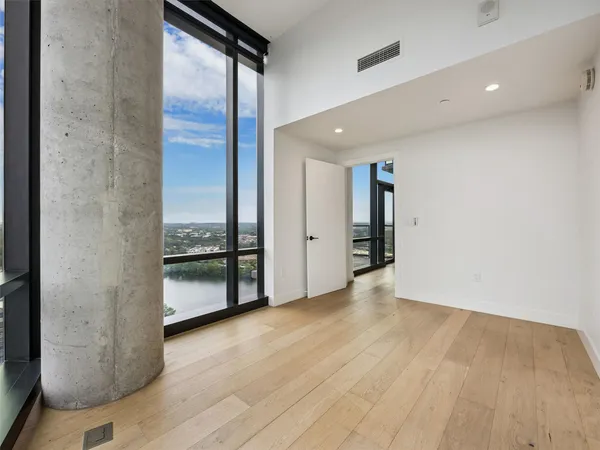 $7,950 | 70 Rainey Street, Unit 2201, Austin, TX 78701