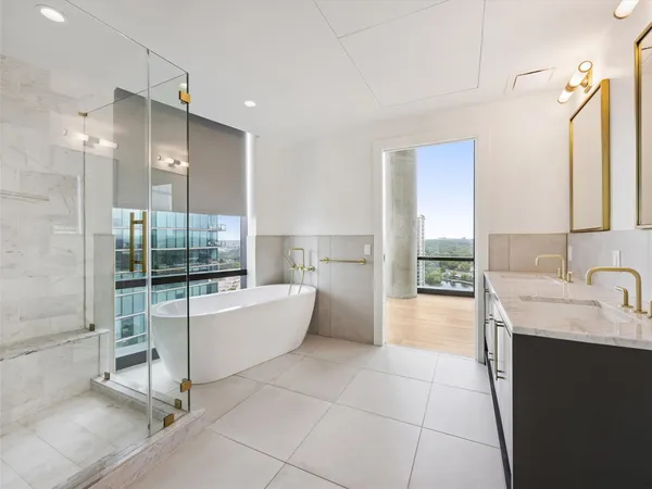 $7,950 | 70 Rainey Street, Unit 2201, Austin, TX 78701