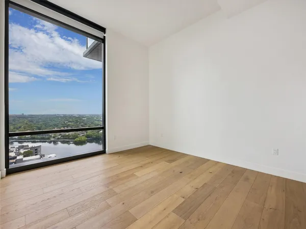 $7,950 | 70 Rainey Street, Unit 2201, Austin, TX 78701