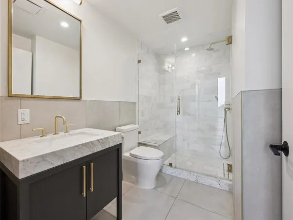 $7,950 | 70 Rainey Street, Unit 2201, Austin, TX 78701