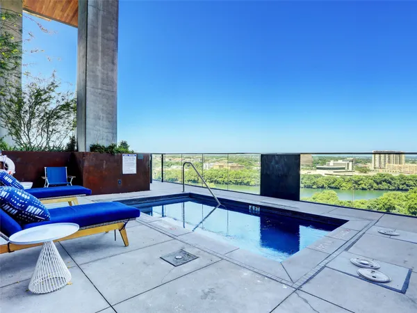 $7,950 | 70 Rainey Street, Unit 2201, Austin, TX 78701