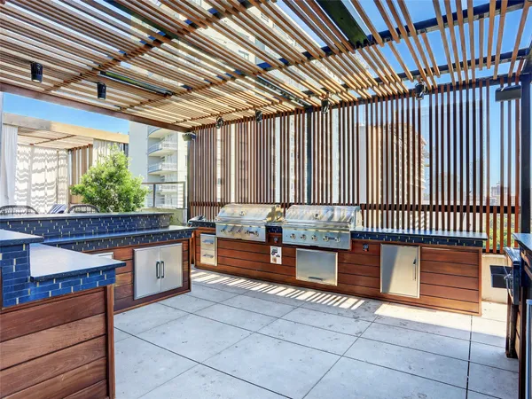 $7,950 | 70 Rainey Street, Unit 2201, Austin, TX 78701