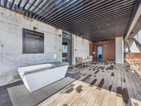 $7,950 | 70 Rainey Street, Unit 2201, Austin, TX 78701