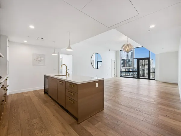 $7,950 | 70 Rainey Street, Unit 2201, Austin, TX 78701