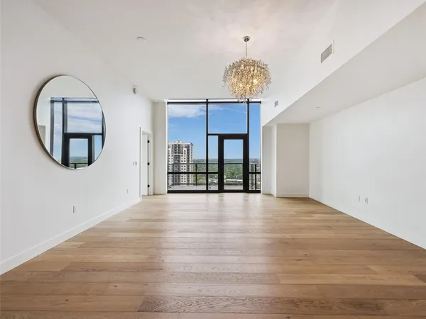 $7,950 | 70 Rainey Street, Unit 2201, Austin, TX 78701